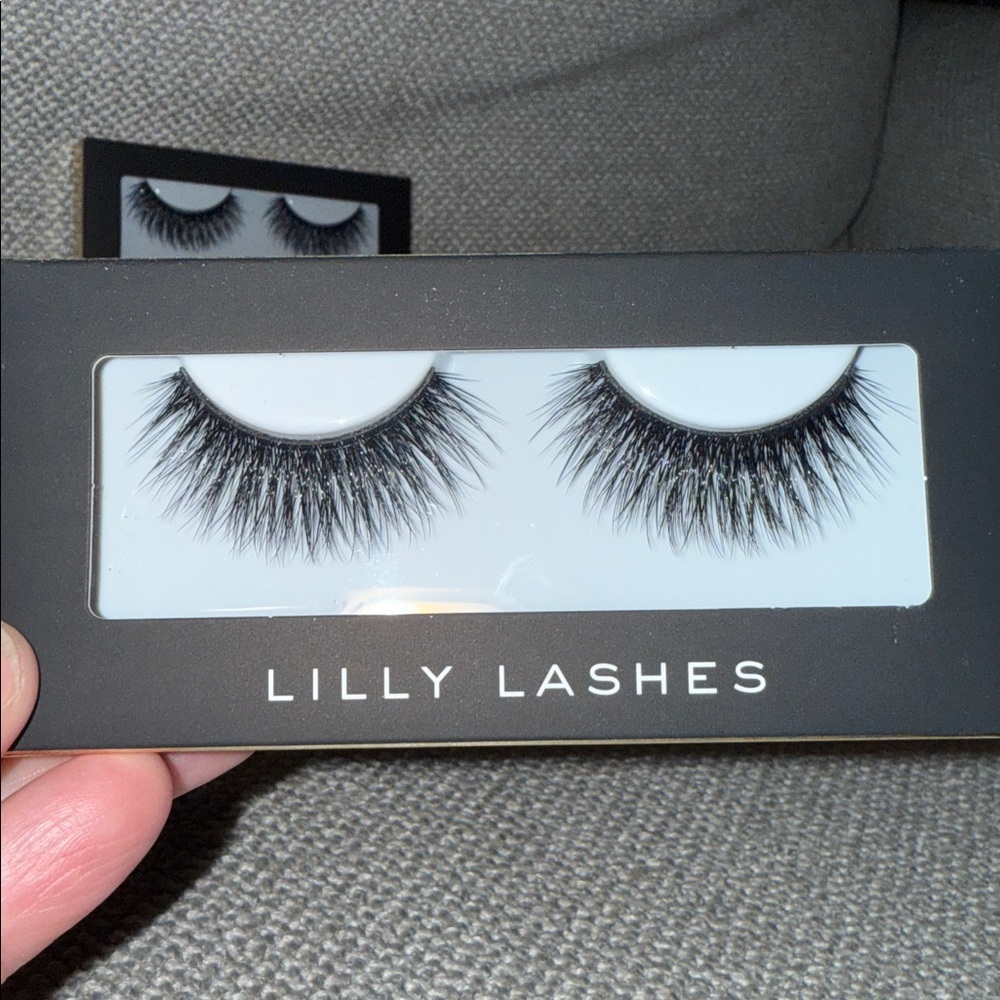Lilly Lashes Brooklyn Voluminous Black Eyelash Collection 4 sets - Picture 2 of 4